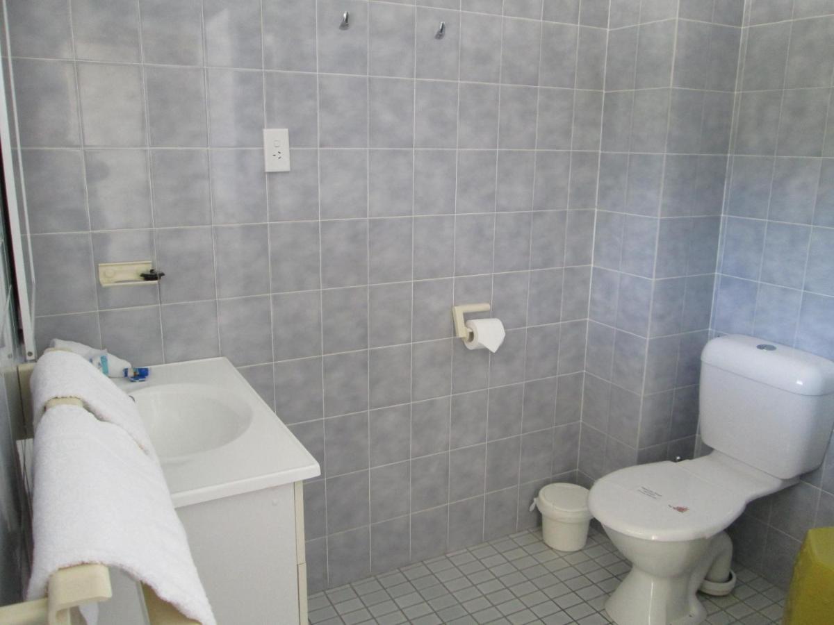 Queen Poolview Room