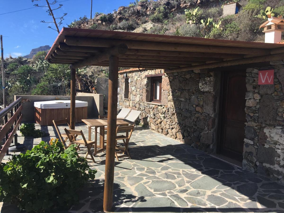 Bungalow with Patio and Hot tub