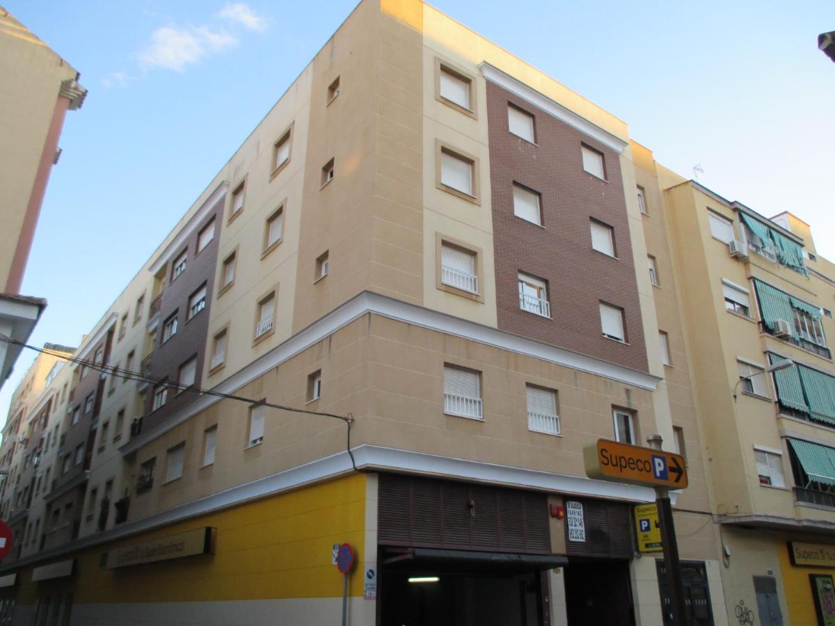 Apartamento Alaska 800 m de la Playa Parking Privado - B&B Málaga