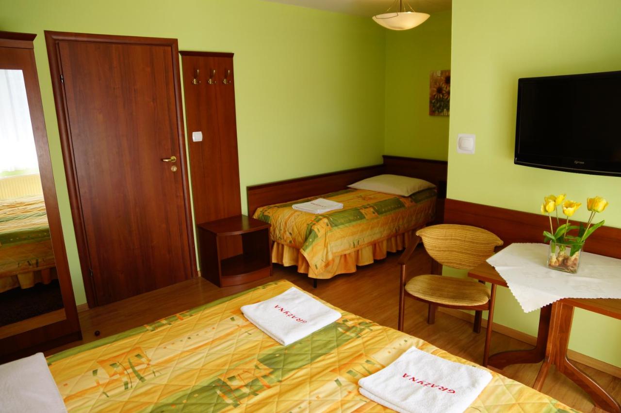 Dreibettzimmer mit Bergblick