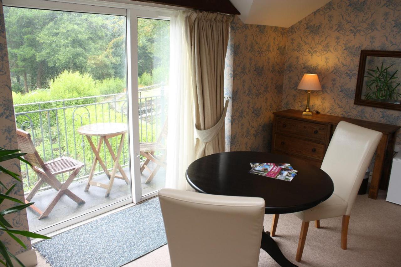 Zweibettzimmer mit Balkon