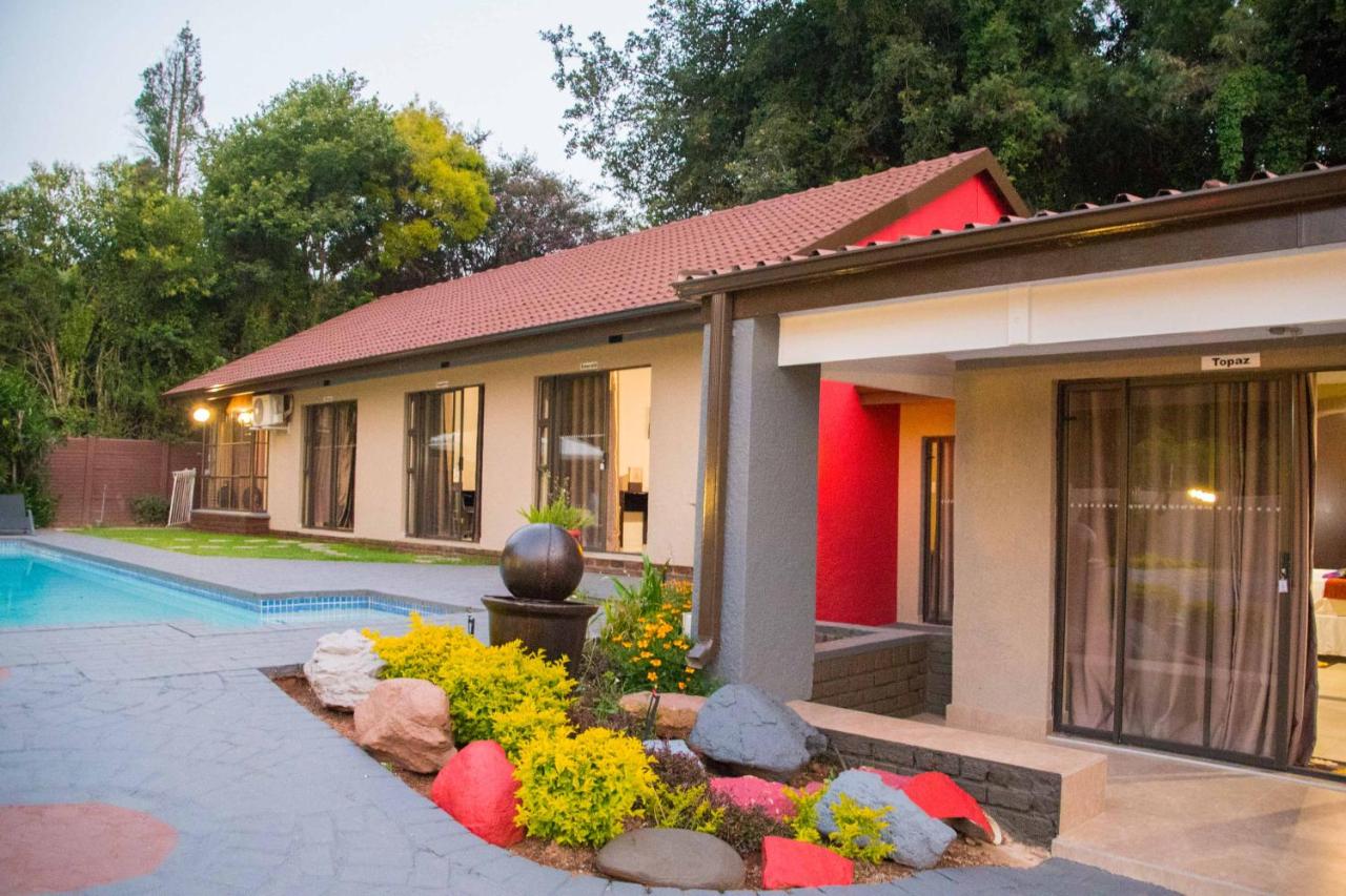 Rekky Signature Guesthouse - B&B Johannesburg
