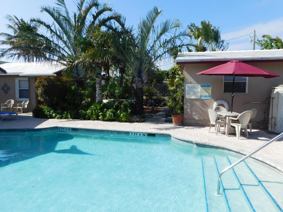 B&B Fort Lauderdale - INN LEATHER GUEST HOUSE-GAY MALE ONLY - Bed and Breakfast Fort Lauderdale