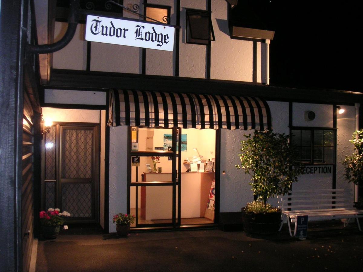 B&B Nelson - Tudor Lodge Motel - Bed and Breakfast Nelson