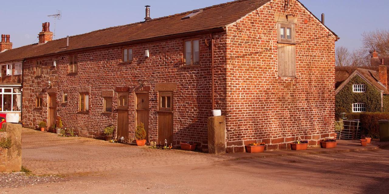 B&B Metropolitan Borough of Wirral - The Shippon Barn with Hot Tub and Private Pool - Bed and Breakfast Metropolitan Borough of Wirral