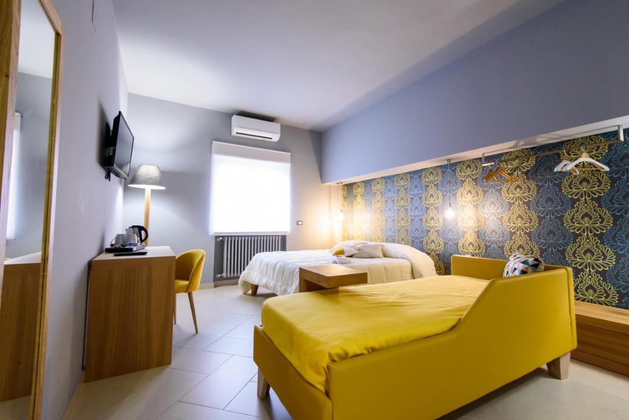 Camera Tripla Deluxe 