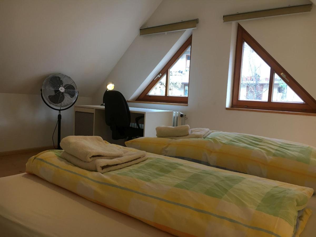 Chambre Double avec Salle de Bains et Cuisine Communes 
