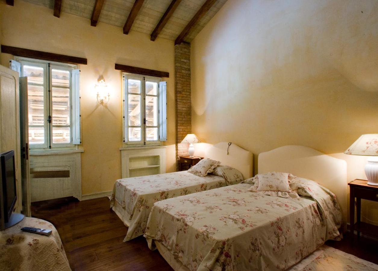 Twin Room with Private Bathroom