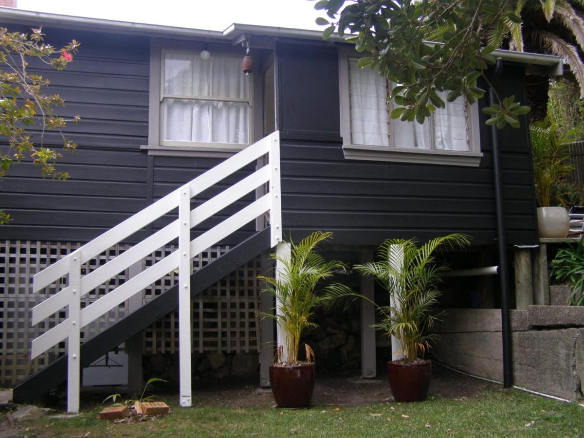 The Tree House, 6 Gowing Street - B&B