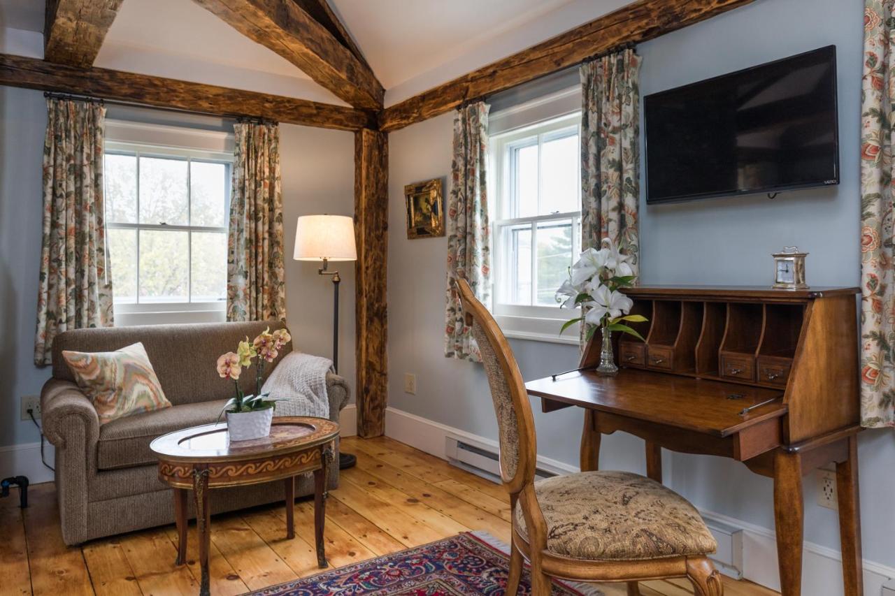 Squamscott Room 