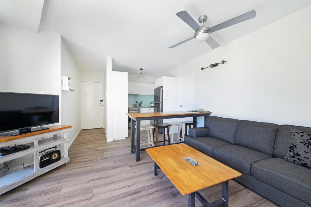 Flynns Beach Apartments 4 41 Pacific Drive - B&B