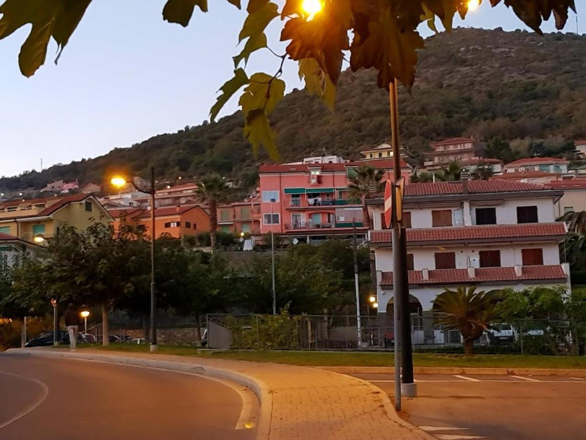 Very cosy house with fabulous sea view! - B&B Pietra Ligure