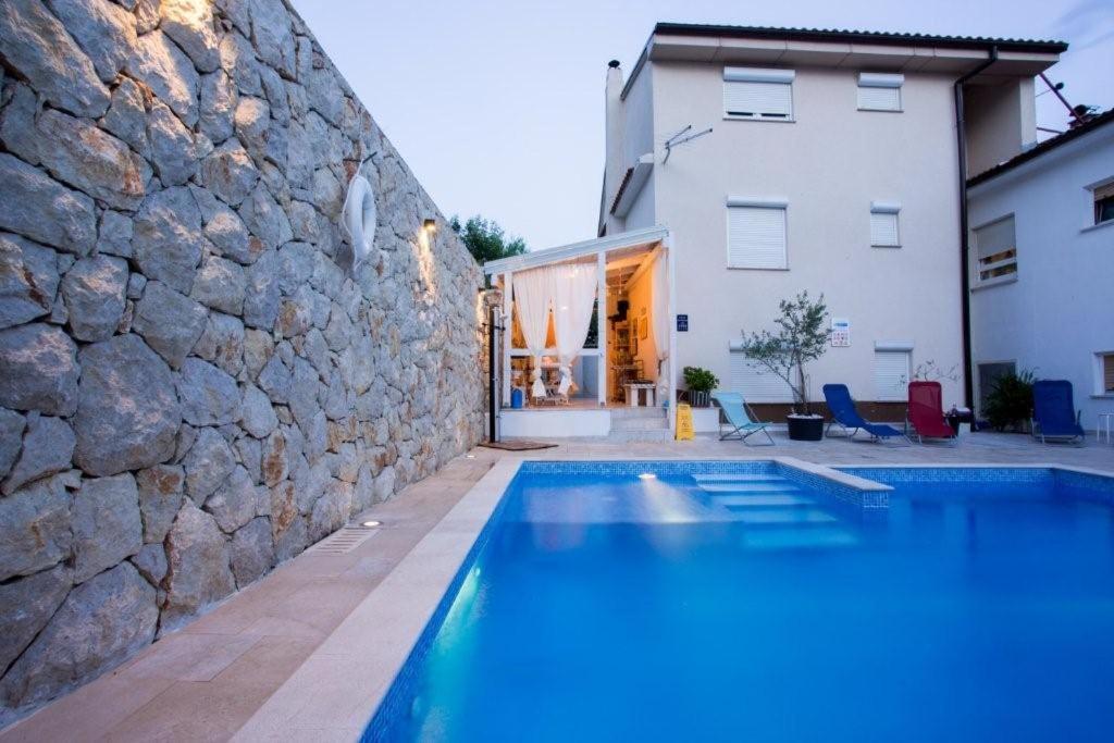 Family Apartments Švob with pool - B&B