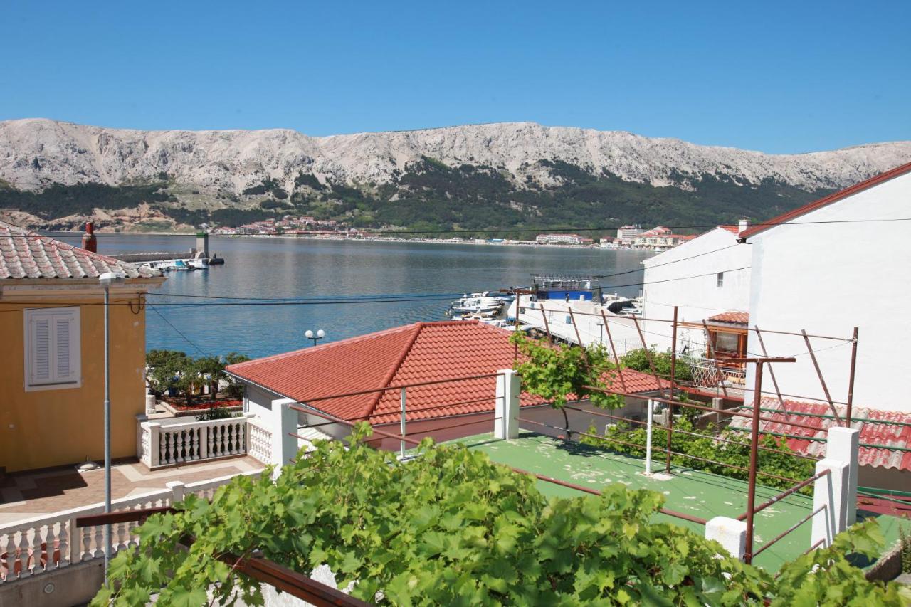 B&B Baška - Apartment Mario with Terrace and Sea View - Bed and Breakfast Baška