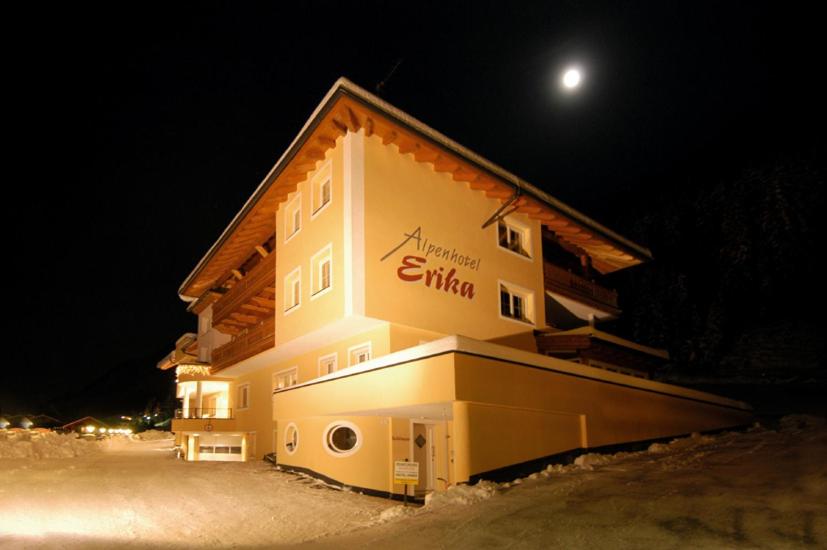 B&B Ischgl - Alpenhotel Erika - Bed and Breakfast Ischgl