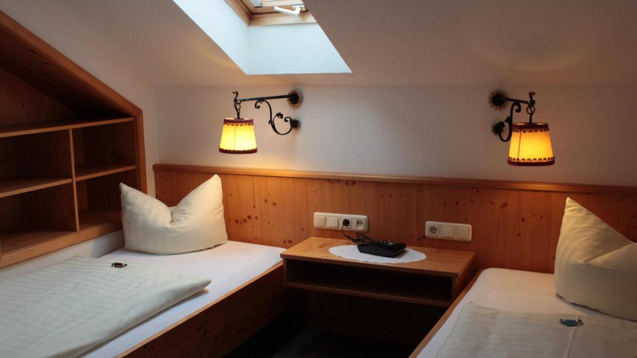 Standard Twin Room with Mountain View