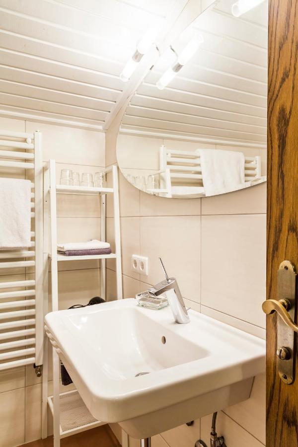 Appartamento con 2 Camere da Letto e Balcone - A