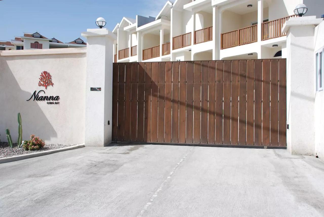 Luxury 2BR Home facing Beach w/Pool Montego Bay #4 - B&B