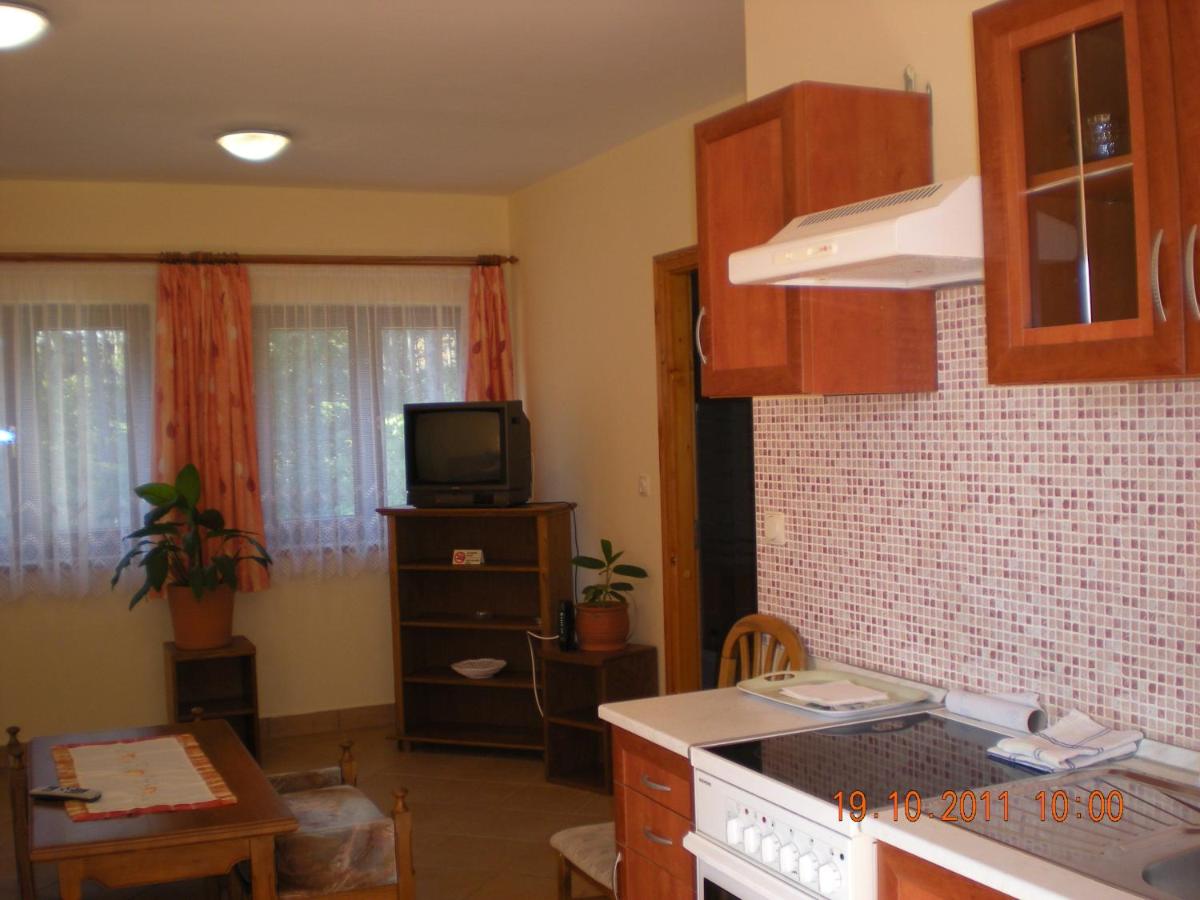 Parti Panzió - B&B Tata