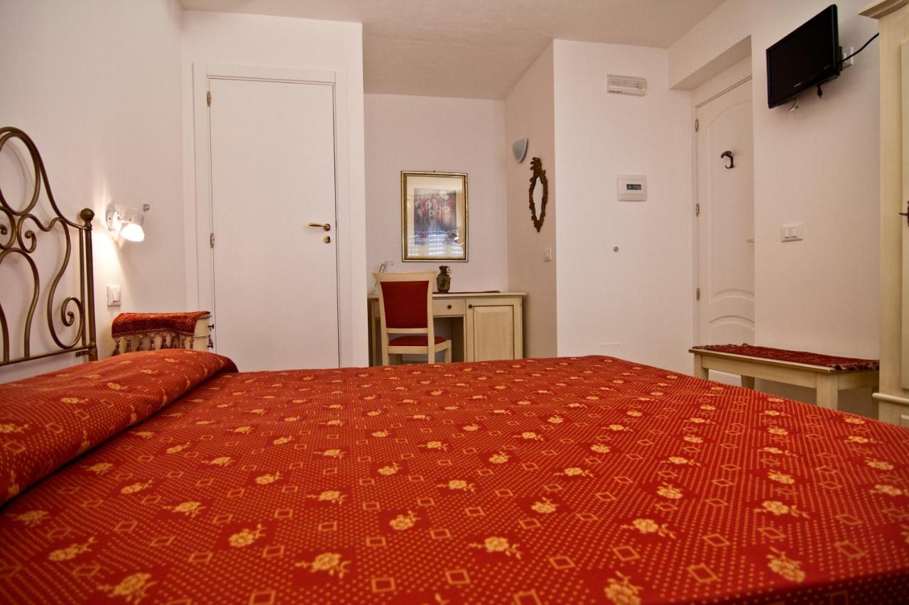 Double or Twin Room with Sea View