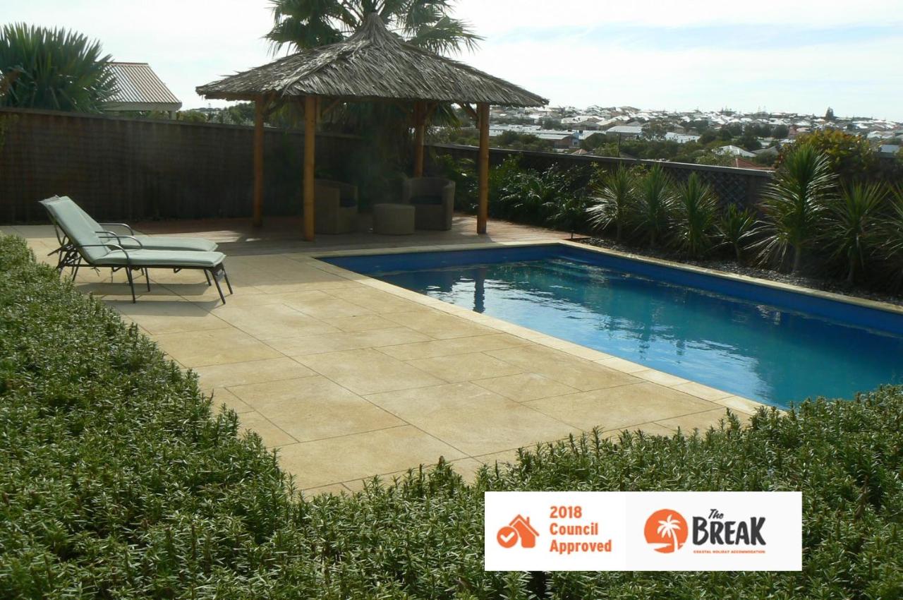 B&B Quinns Rocks - La Mer - Home with a Pool - Bed and Breakfast Quinns Rocks