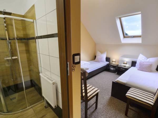 Petite Chambre Lits Jumeaux