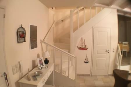 Villa Costa Hydra - Chambres d’hôtes Plépi