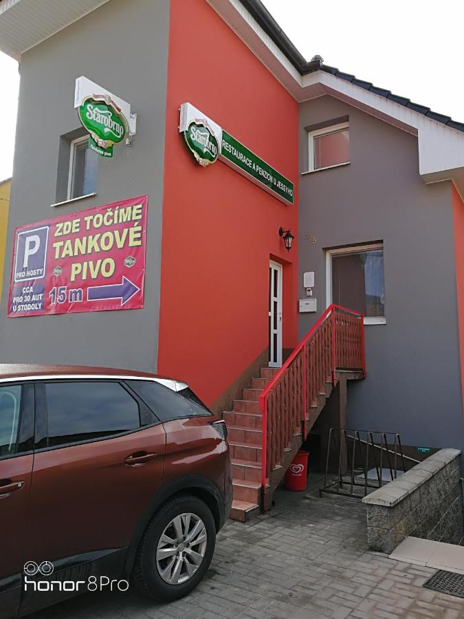 Restaurace a penzion u Jessyho - B&B Perná