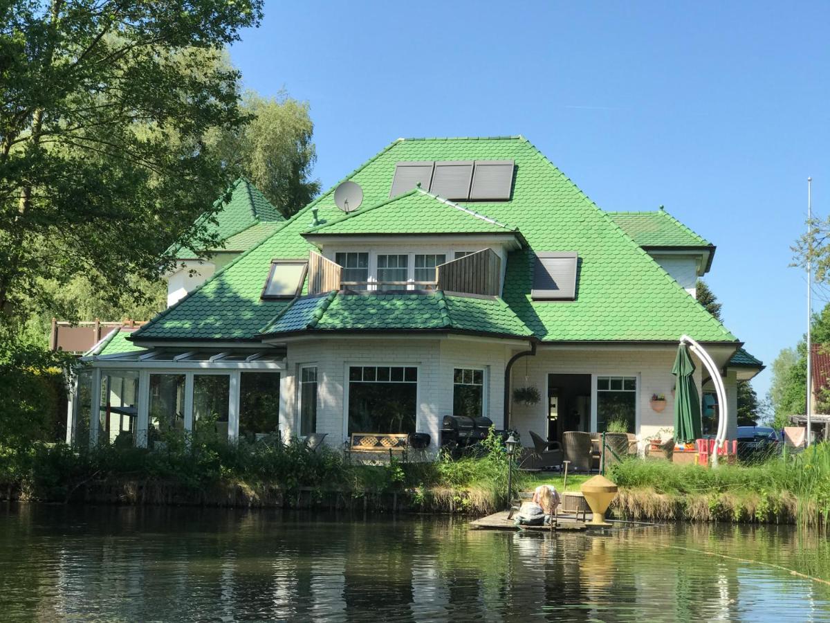 B&B Barmstedt - Moderne Maisonette-Wohnung am Karpfenteich; modern Apartment with view of the carp pond - Bed and Breakfast Barmstedt