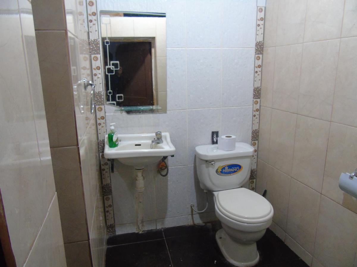 Camera Matrimoniale/Doppia con Letti Singoli con Bagno in Comune