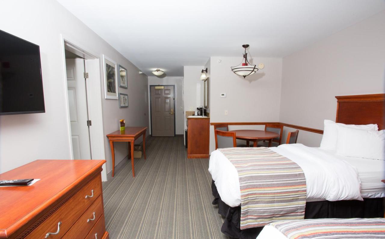 Extended Stay King Suite with One King bed and Two Single Beds - Non-Smoking