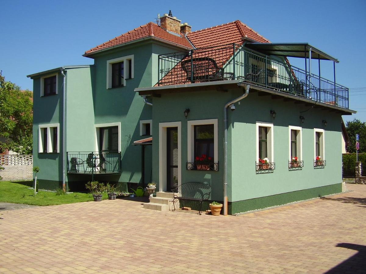 B&B Lednice - Penzion Večerka - Bed and Breakfast Lednice