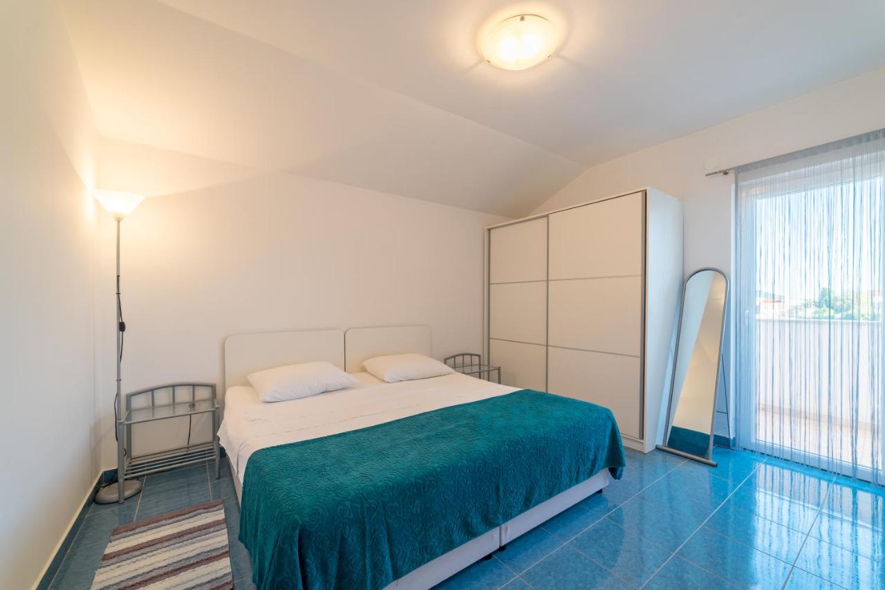 Appartamento con 1 Camera da Letto, Balcone e Vista Mare - 2° Piano