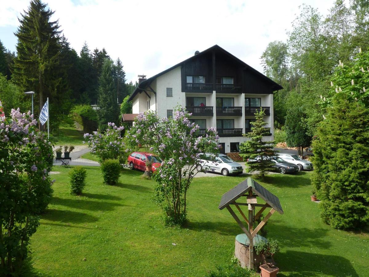 B&B Bad Alexandersbad - Landhaus am Forst - Apartments - Bed and Breakfast Bad Alexandersbad