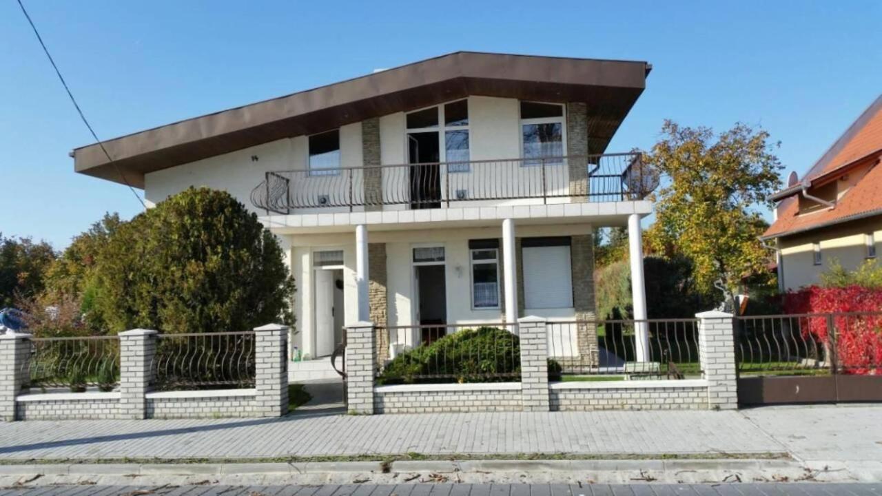 B&B Balatonfenyves - Fenyves Villa - Bed and Breakfast Balatonfenyves