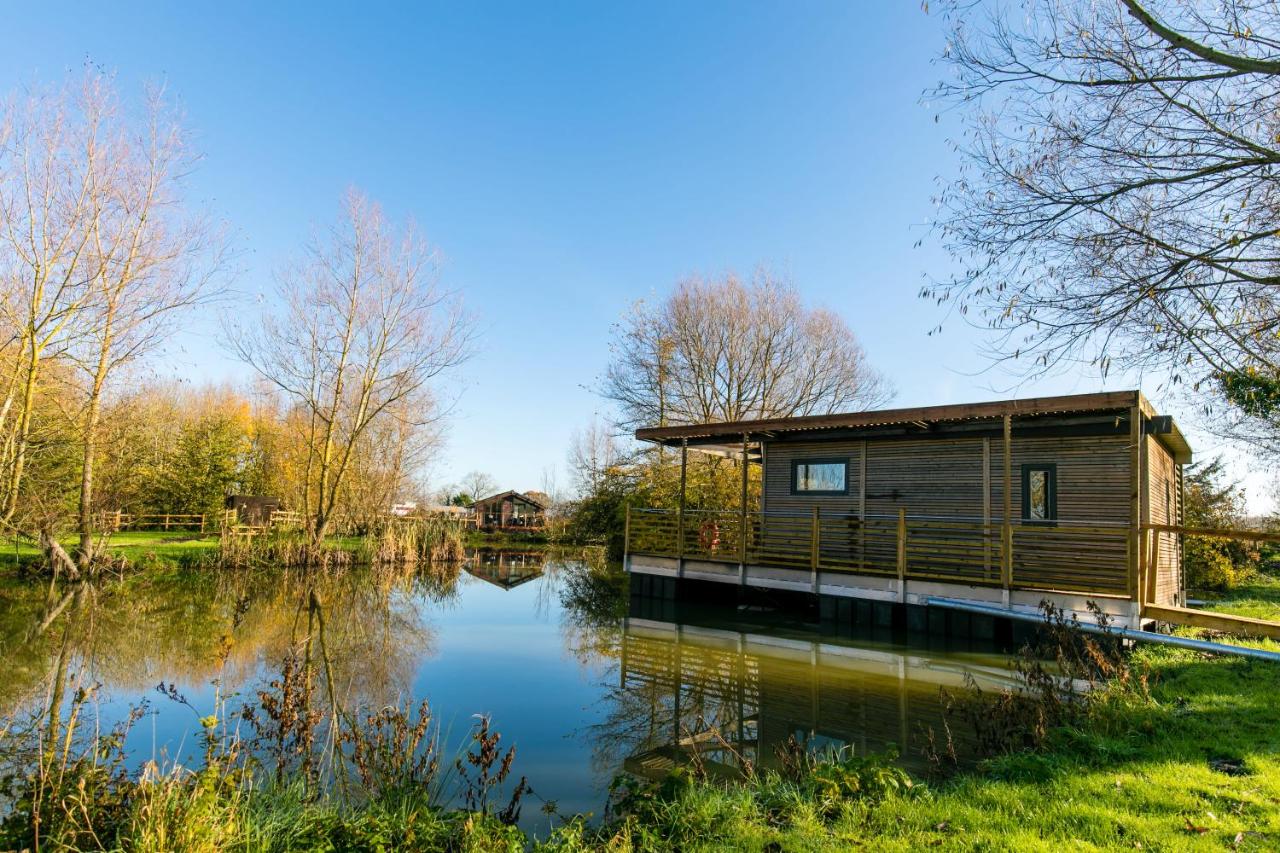 B&B Westbury - Fairwood Lakes Holiday Park - Bed and Breakfast Westbury