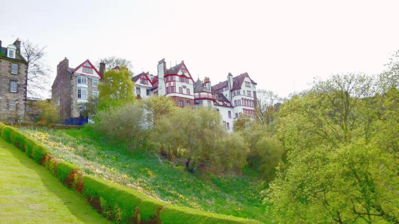 Ramsay Gardens - Grand 4-Bedroom Apartment Next To Castle - Chambres d’hôtes