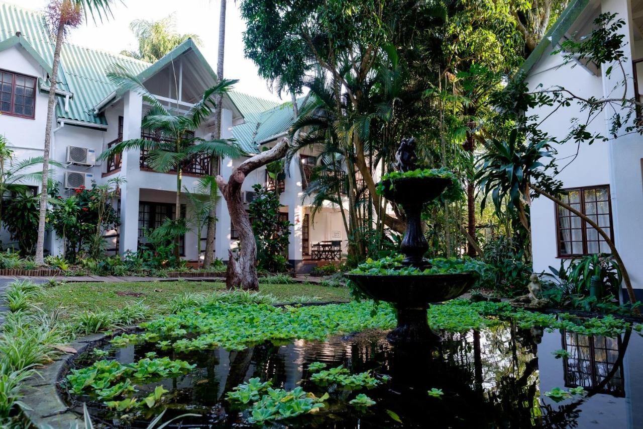 Estudio con vistas al jardín