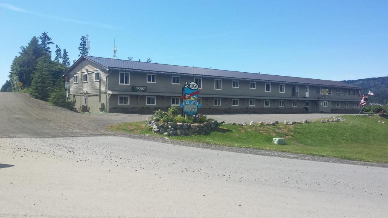 Beluga Lake Lodge - B&B