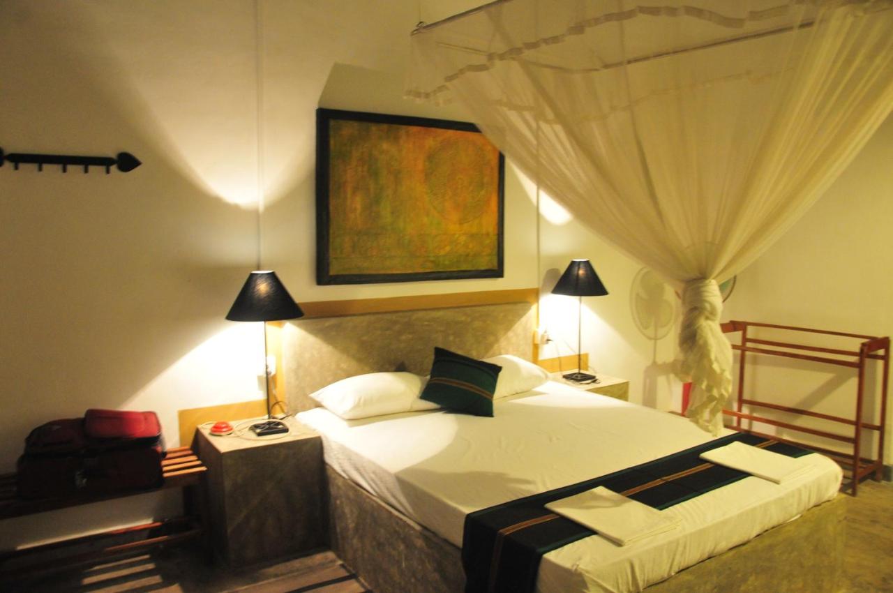 Waters Edge, Anuradhapura - Bed and Breakfast Anuradhapura