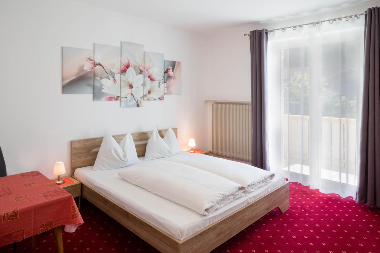 Double or Twin Room with Mountain View