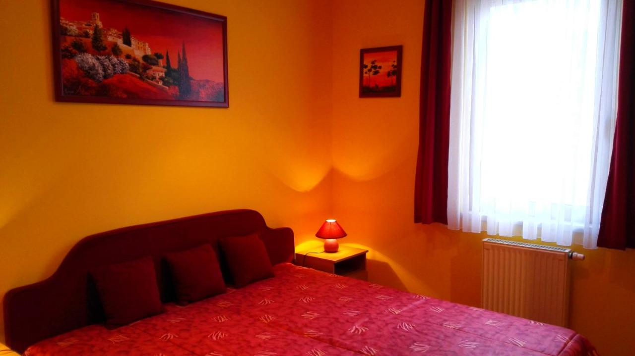 Apartment mit Balkon