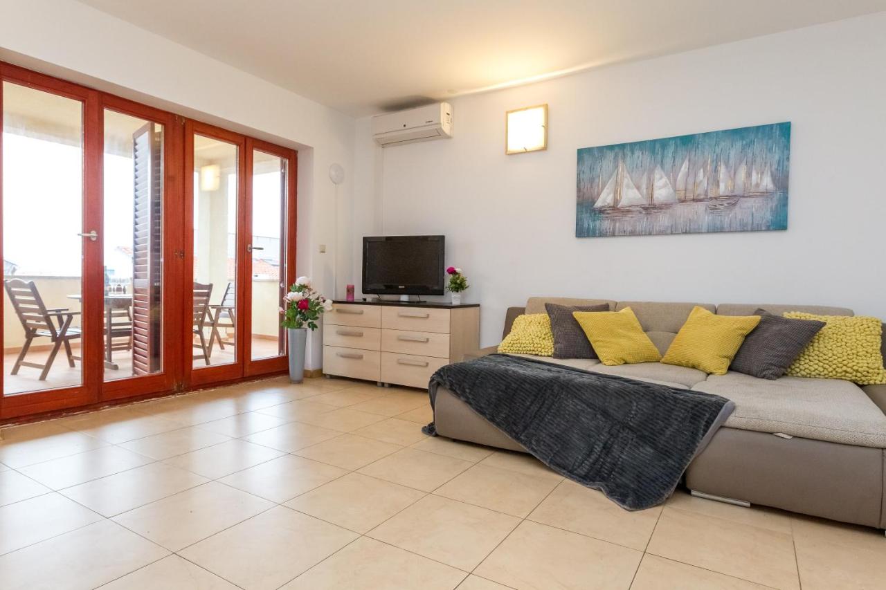 Comfort Two-Bedroom Apartment with Terrace