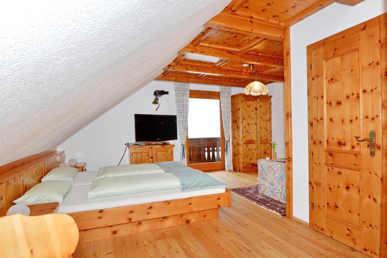 Apartment with Mountain View