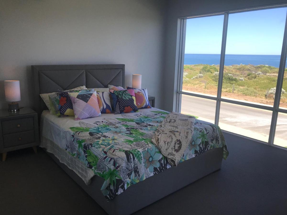 B&B Mandurah - Beach House at SeaScapes.. - Bed and Breakfast Mandurah