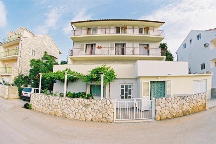 Apartments Sanja - Bed and Breakfast