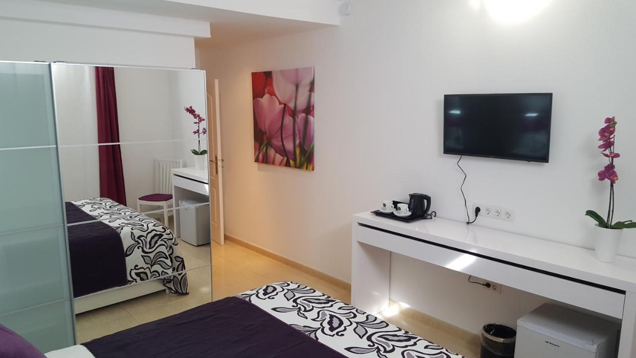 Zimmer mit Kingsize-Bett