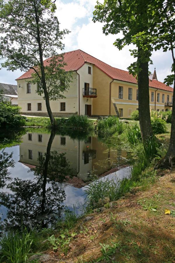 B&B Kolinec - Zámek Jindřichovice - Bed and Breakfast Kolinec