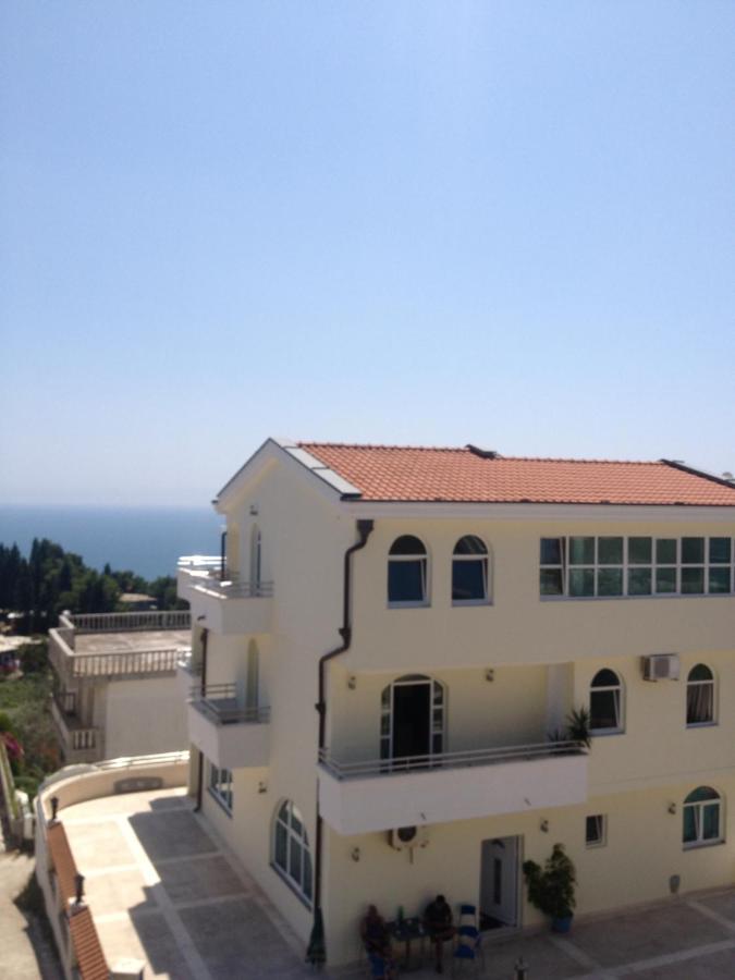 Blue Sky Apartments-Ulcinj, Montenegro - B&B