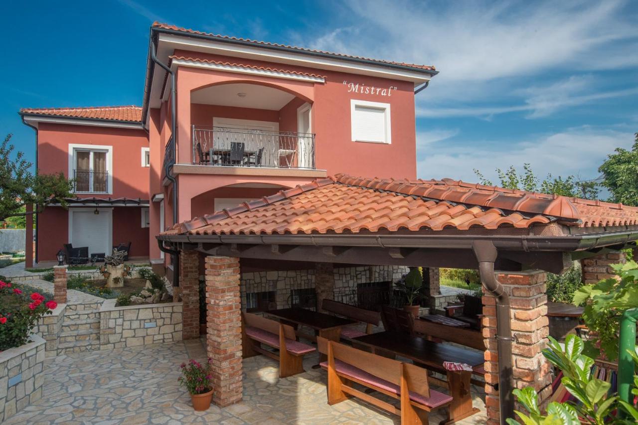 Mistral Apartments - B&B